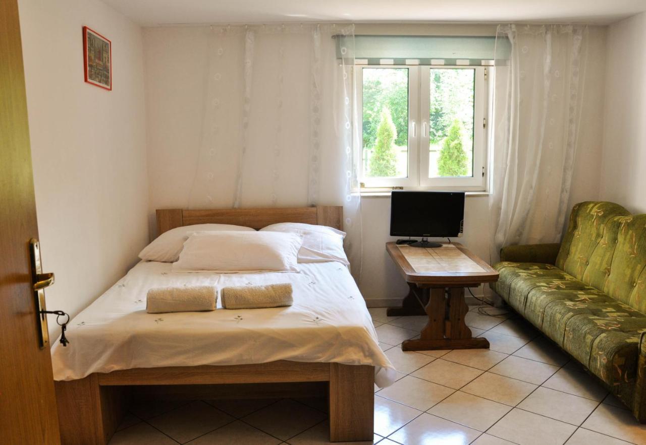 Oaza U Tadeusza Apartment เอากุสตูฟ ภายนอก รูปภาพ